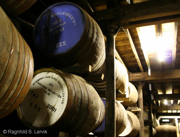 Fat fra flere av Islays destillerier har funnet veien til lagerene på Bunnahabhain